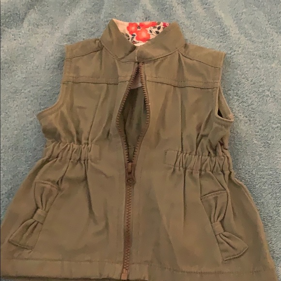 Olive vest - Picture 1 of 1